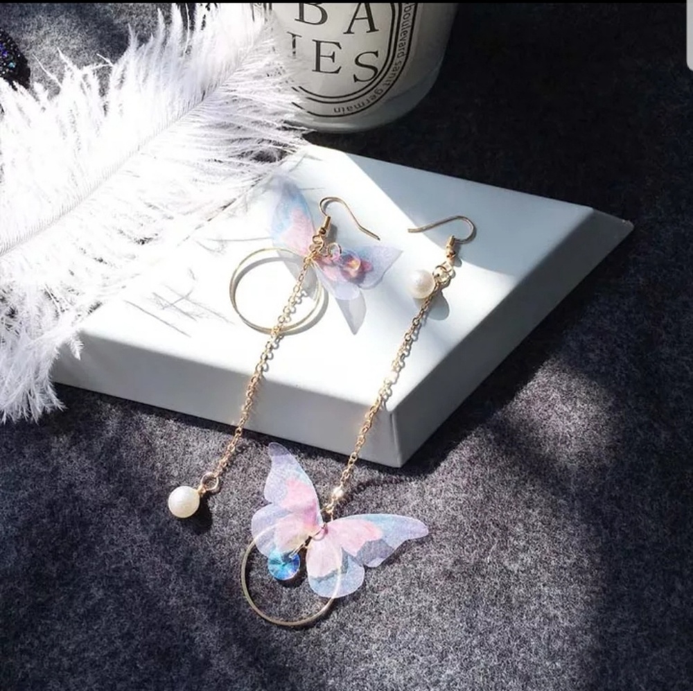 NEW Gorgeous Pearl Butterfly Gold Earrings - Picture 3 of 5